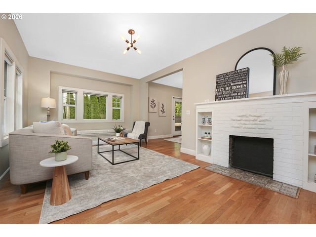 1617 Sw BROADWAY Dr, Portland, OR 97201