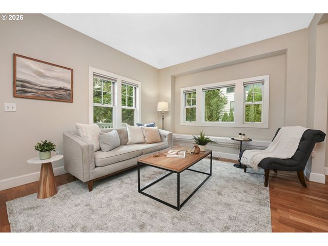 1617 Sw BROADWAY Dr, Portland, OR 97201