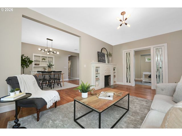 1617 Sw BROADWAY Dr, Portland, OR 97201