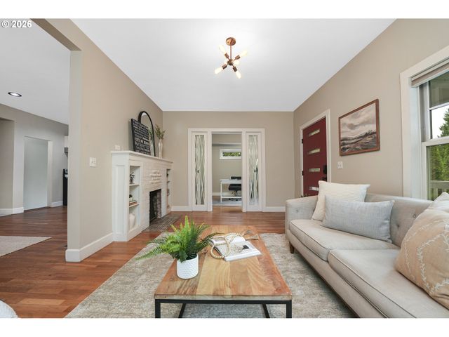 1617 Sw BROADWAY Dr, Portland, OR 97201