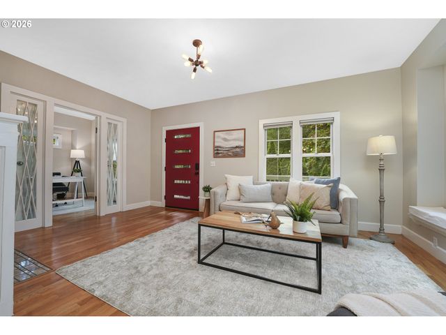 1617 Sw BROADWAY Dr, Portland, OR 97201