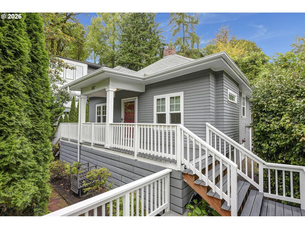 1617 Sw BROADWAY Dr, Portland, OR 97201