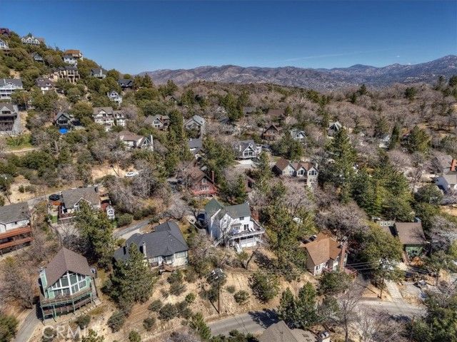 1211 Yosemite, Lake Arrowhead, CA 92352