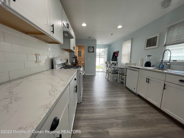 3136 Hiawatha Avenue, Point Pleasant, NJ 08742