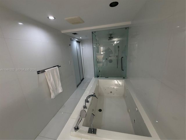 9350 W Bay Harbor Dr 5C, Bay Harbor Islands, FL 33154