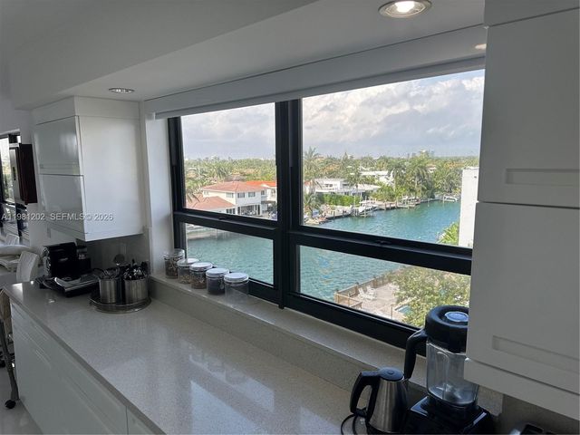 9350 W Bay Harbor Dr 5C, Bay Harbor Islands, FL 33154