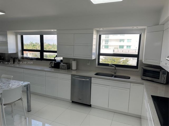 9350 W Bay Harbor Dr 5C, Bay Harbor Islands, FL 33154