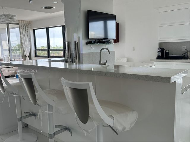 9350 W Bay Harbor Dr 5C, Bay Harbor Islands, FL 33154