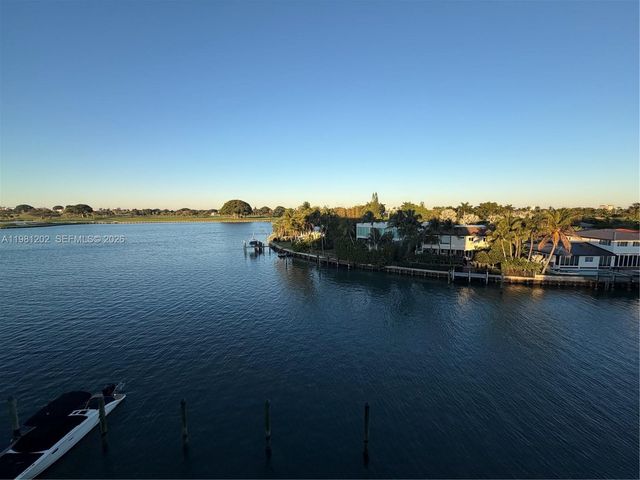 9350 W Bay Harbor Dr 5C, Bay Harbor Islands, FL 33154