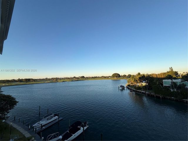 9350 W Bay Harbor Dr 5C, Bay Harbor Islands, FL 33154
