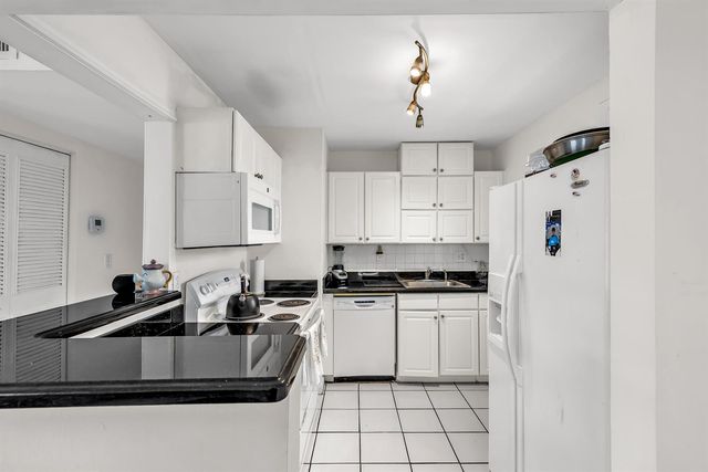 6507 Winfield Boulevard 211ac, Margate, FL 33063