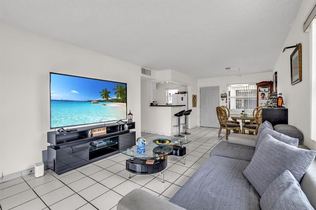 6507 Winfield Boulevard 211ac, Margate, FL 33063