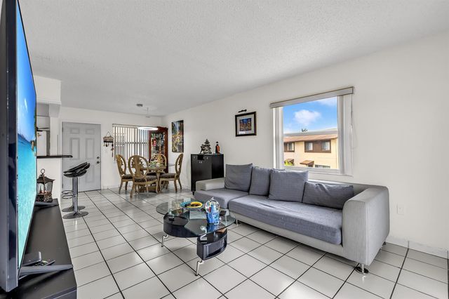 6507 Winfield Boulevard 211ac, Margate, FL 33063