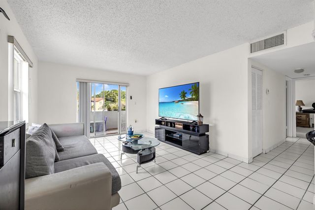 6507 Winfield Boulevard 211ac, Margate, FL 33063