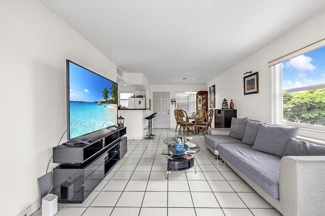 6507 Winfield Boulevard 211ac, Margate, FL 33063
