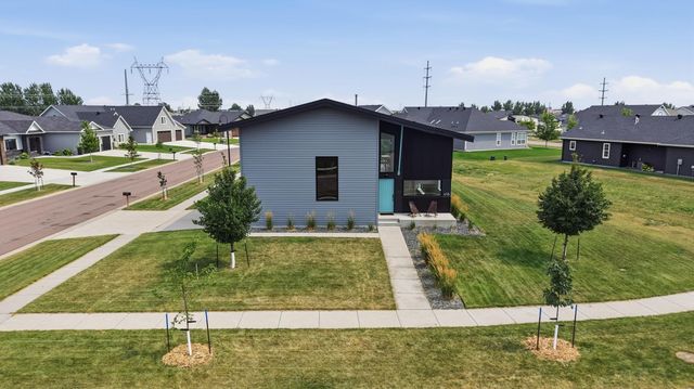4718 Foxtail Lane S, Fargo, ND 58104