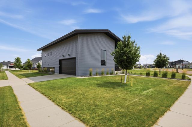4718 Foxtail Lane S, Fargo, ND 58104