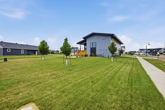 4718 Foxtail Lane S, Fargo, ND 58104