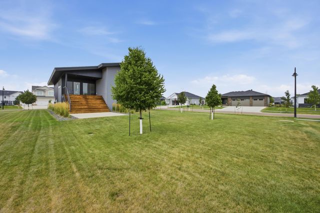 4718 Foxtail Lane S, Fargo, ND 58104