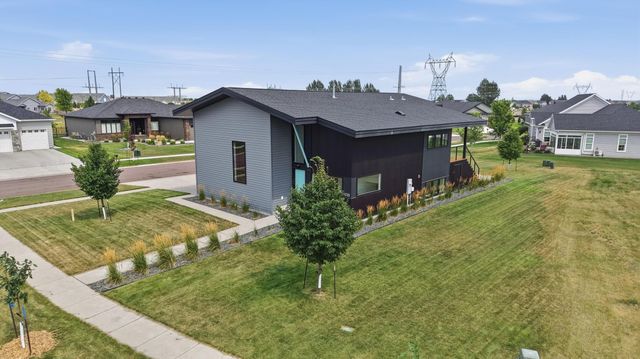 4718 Foxtail Lane S, Fargo, ND 58104