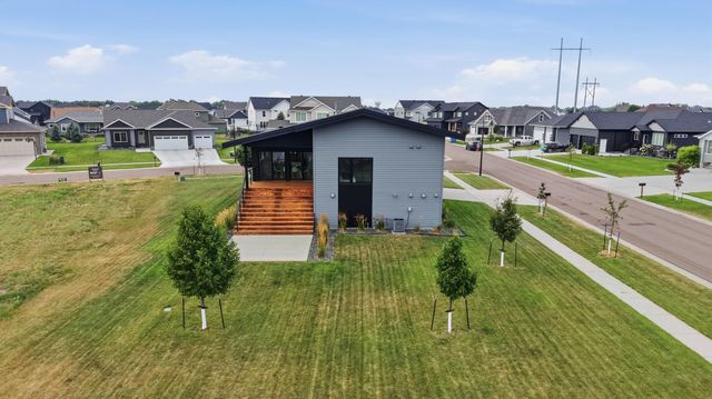 4718 Foxtail Lane S, Fargo, ND 58104