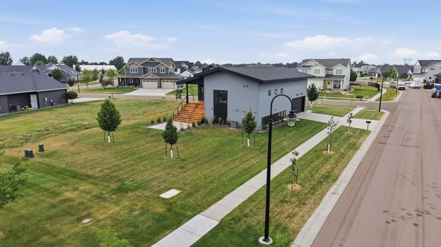 4718 Foxtail Lane S, Fargo, ND 58104
