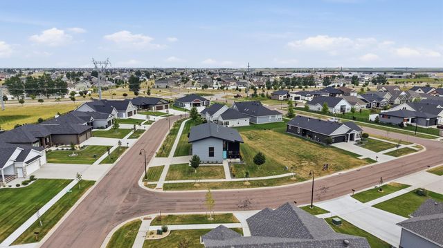 4718 Foxtail Lane S, Fargo, ND 58104