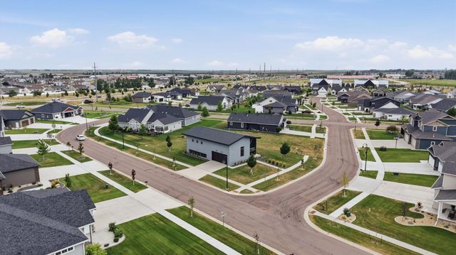 4718 Foxtail Lane S, Fargo, ND 58104