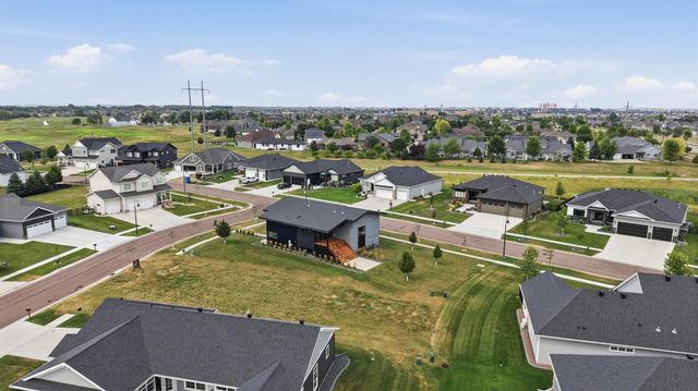 4718 Foxtail Lane S, Fargo, ND 58104