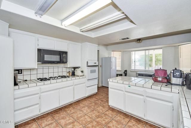 9527 Riggins Road, Phelan, CA 92371