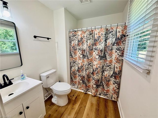 112 Parkdale Drive, Thomasville, NC 27360