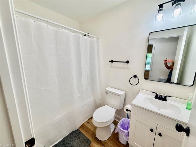 112 Parkdale Drive, Thomasville, NC 27360