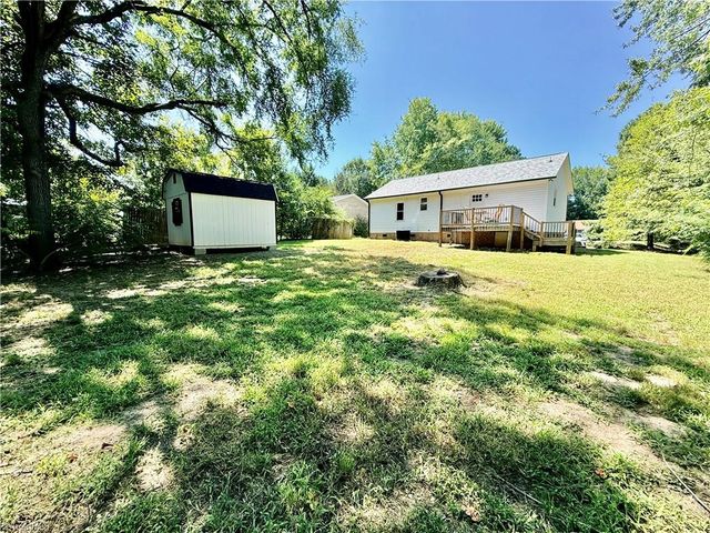 112 Parkdale Drive, Thomasville, NC 27360
