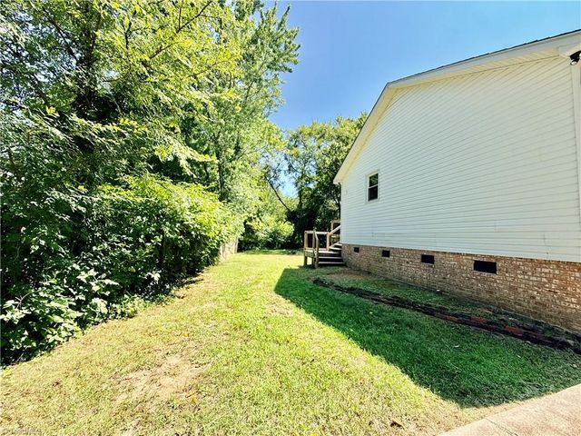 112 Parkdale Drive, Thomasville, NC 27360