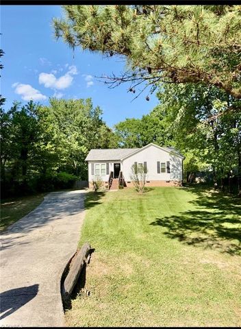 112 Parkdale Drive, Thomasville, NC 27360