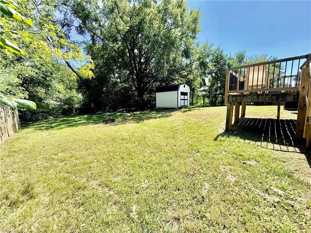 112 Parkdale Drive, Thomasville, NC 27360