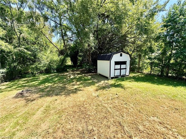 112 Parkdale Drive, Thomasville, NC 27360