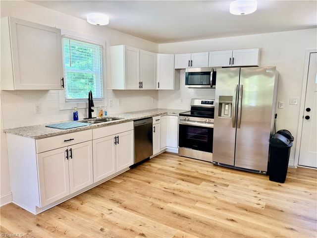 112 Parkdale Drive, Thomasville, NC 27360