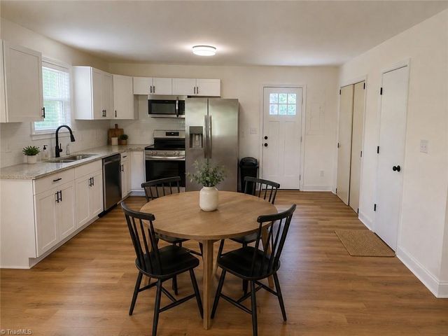 112 Parkdale Drive, Thomasville, NC 27360