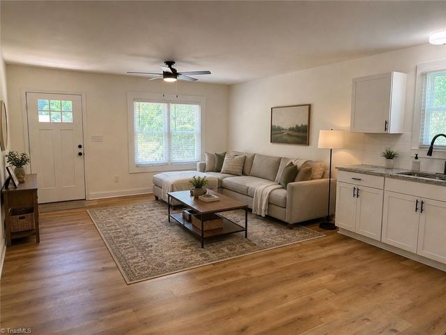 112 Parkdale Drive, Thomasville, NC 27360