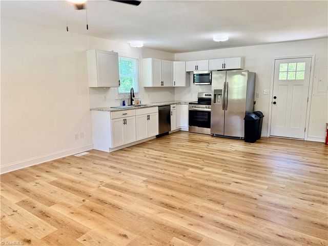 112 Parkdale Drive, Thomasville, NC 27360