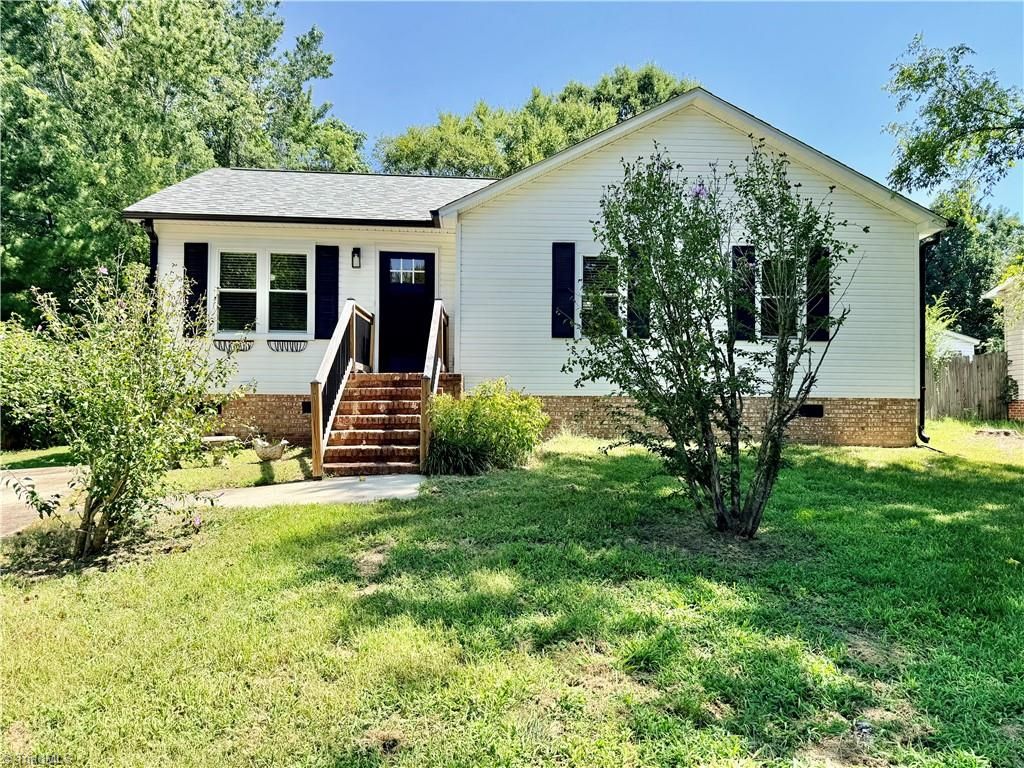 112 Parkdale Drive, Thomasville, NC 27360