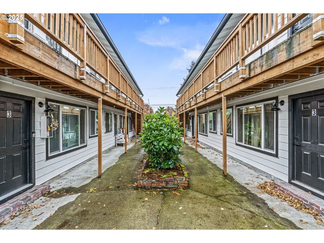 947 7TH Ave, Longview, WA 98632