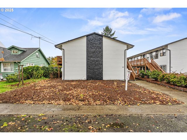 947 7TH Ave, Longview, WA 98632