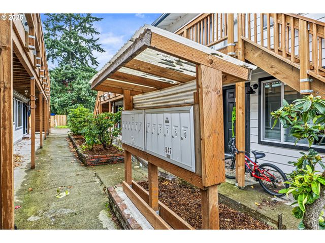 947 7TH Ave, Longview, WA 98632