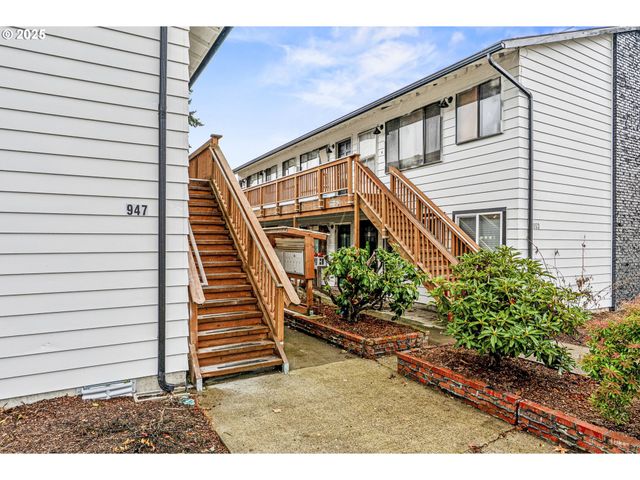 947 7TH Ave, Longview, WA 98632