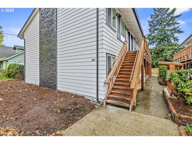 947 7TH Ave, Longview, WA 98632