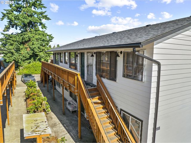 947 7TH Ave, Longview, WA 98632