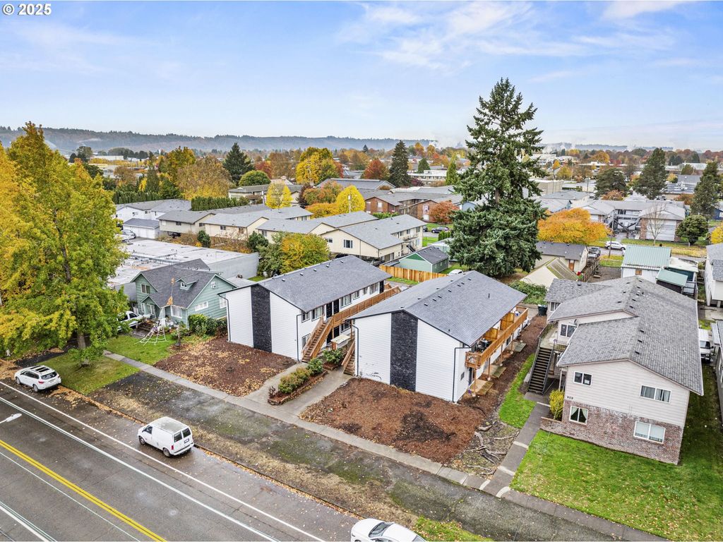 947 7TH Ave, Longview, WA 98632