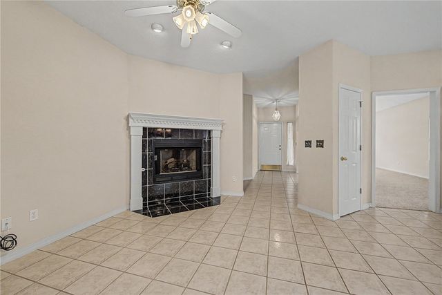 1738 N Hunters Ridge, Fayetteville, AR 72701